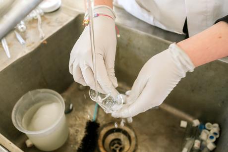 Washing glassware